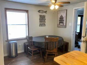 Charming cozy lake cabin, 300 yds from Lake Texoma beach, fishing, boat ramp! - Image 5