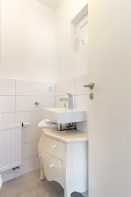 Stylish apartment with large terrace, air conditioning and parking space - Image 5