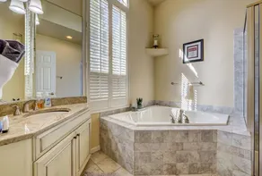 Beautiful four-bedroom, 4 bath house in Big Boulder Community that sleeps 12 with Lake Club Access - Image 3