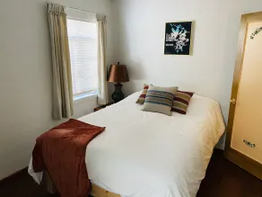 Zentrale Lage mit allen richtigen Annehmlichkeiten für den perfekten Urlaub. - Image 5