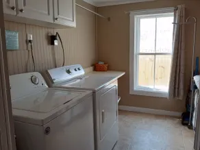 Historic Plank House Near Mount Sunapee - Image 2