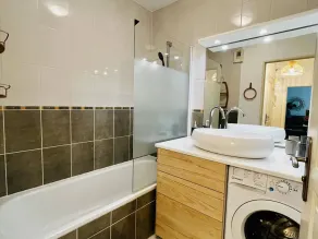 Cambo-les-Bains: Ruhige T2 Wohnung mit Terrasse, Parkplatz, Internet - Image 2