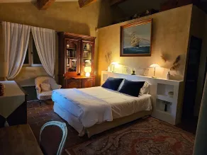 House in the Luberon with traditional heated pool - Image 4
