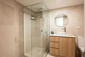 Flightdeck 203 - 4 Bedroom unit in Town - Image 2