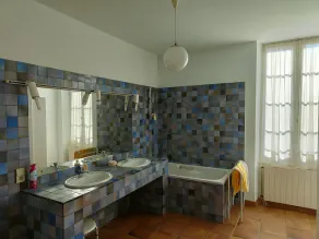 360 m² villa on 9.5 hectares of fenced land, swimming pool and pond - Image 3