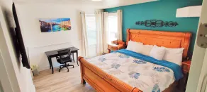 Amazing 3 Bedrooms / 2 Bathrooms home with PRIVATE HOT TUB!!! - Image 3