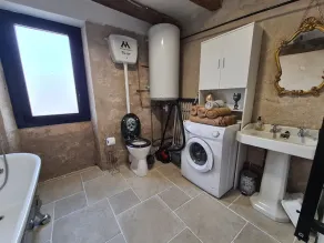 Enchanting Countryside Retreat: Cozy Cottage with Pool, Kids' Games, Netflix, and WiFi - Image 3