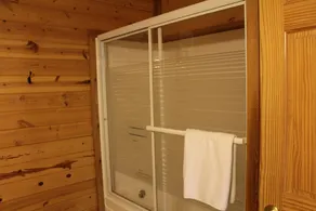 Rustic Log Cabin Escape: Minutes from Wedding Venues & KC Metro! - Image 5