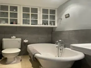 Bijoux Central Bath Period Apartment and Parking - Pass the Keys - Image 4