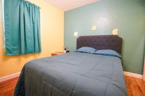 Brand new remodeled luxury apartment near park and marina! - Image 3