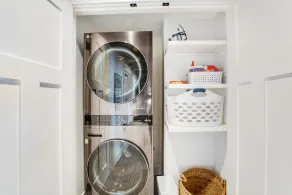 Exquisite oceanfront home with balcony, gym, & washer/dryer - Image 2