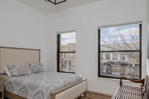 Luxury Downtown 2 Bedroom Flat - Image 3