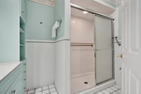 Modern Retreat in the Heart of Montclair - Image 4