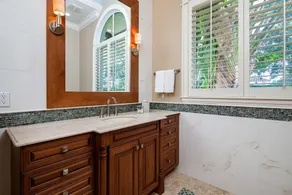 Mediterranean Villa in the heart of Naples! Location & Luxury!  - Image 4