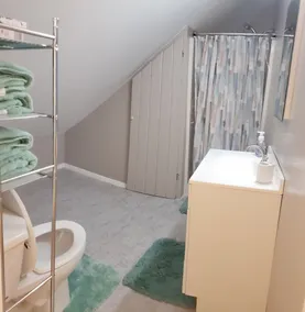 Chapland House 4 Bdrm Getaway in FLX Wine Country - Image 3