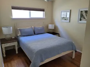 1 kvarter från stranden, familjevänlig, w / privat bakgård och luftkonditionering - Image 3