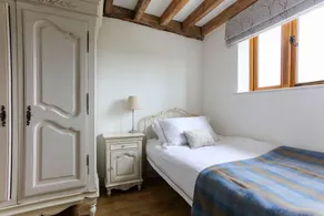 The Stables beautiful new 4 bedroomed barn conversion with use of 3 acre lake. - Image 4
