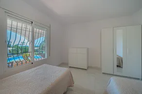 Villa 4 soveværelser, 3 badeværelser, stue, stor have, privat pool, barbeque - Image 2