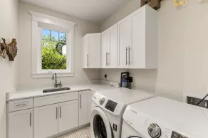 Seaside Haven 4 Bedroom Home by RedAwning - Image 3