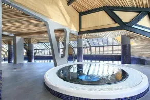 Außergewöhnliche Wohnung mit Panoramablick und Innenpool - Image 2