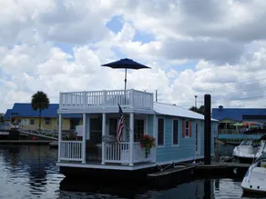 Downtown Floating Bungalow Historic Sanford Lake Monroe Marina - Image 4