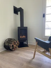 Private, newly renovated lakefront cottage on 10+ acres of land. - Image 3