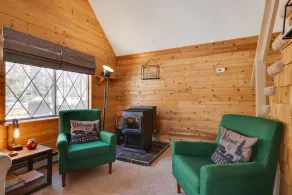 Cozy Comfort, AC, Wi-Fi, TV, Deck, BBQ, 4min walk to pool, close to water park - Image 3