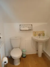 2 Bedrooms sleeps 4 free Wifi parking outdoor Area - Image 5