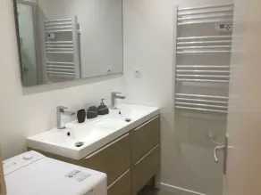 3 soveværelser i dobbeltseng i en totalrenoveret lejlighed - Image 2