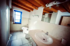 Flat with terrace,A/C, Wi-Fi, pool, e-car charging station, family friendly - Image 3