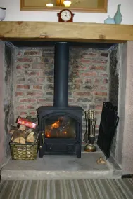 Bakewell  Stone Cottage/Sleeps 4/Log Burning Stove/Parking /2 Bathrooms/ WiFi - Image 2