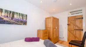 Bishpool Farm Cottages - The Granary - Image 2