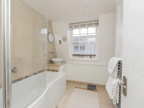Stunning 2 bed townhouse in city centre - Pass the Keys - Image 5