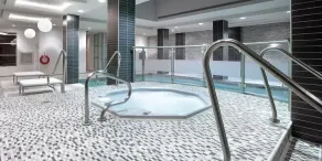 Modern 2BR 2BA, Pool & Gym, By Square One & YYZ - Image 4