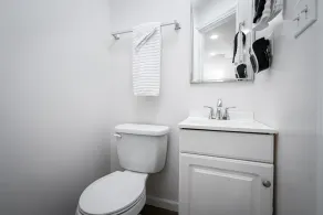Centrally Located 3BD Urban Oasis - Image 5