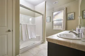 Spacious & New I KINGS & BBQ - Image 3