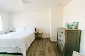 Cozy 2 Bedroom with Full Kitchen One Block from the Ocean!! - Image 3