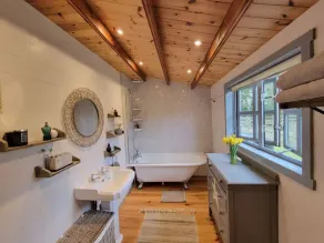 The Retreat 1 bed cabin in the woods - Image 3