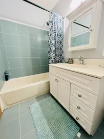 Incroyable 3 br dans la vieille ville avec parking, Walk Score 96, quelle trouvaille! - Image 4