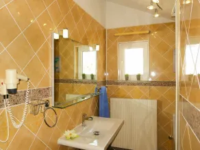 Hermoso apartamento para 6 personas con WIFI, A/C, TV, patio y mascotas permitida - Image 2