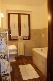 Spaziosa villa in pietra nel cuore della Toscana - Image 4