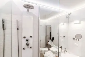 Modern one-room apartment with balcony close to Paradiso station (Terrazza Parad - Image 3
