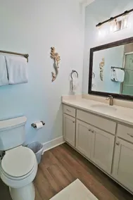 Beautiful condo in walking distance to both the town center and the Bay!  - Image 5