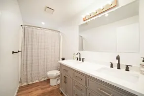 Beautiful Stylish Home With Hot Tub - Image 3
