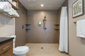 Cushy 5-Star Home: BBQ, 7-Bed, Bball Hoop, Netflix - Image 4