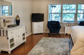 Equestrian Lakefront Cottage - Image 5