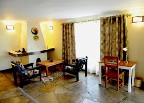 Da Vinci Gorilla Lodge - Image 5