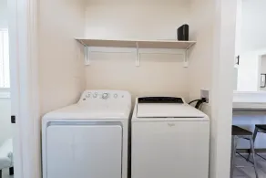 Modern clean relaxing gateway! Close to all LA fun! - Image 3