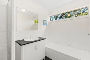 Portsea family home, Games room, Expansive deck (sleeps 8) - Image 2