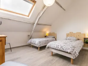 Charming House with Scenic Valley Views, Near Erdre River, Sleeps 8, Pet-Friendly - Image 5